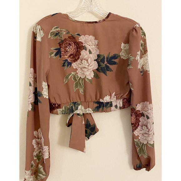 Floral Tie Front Crop Top - Picture 6 of 8